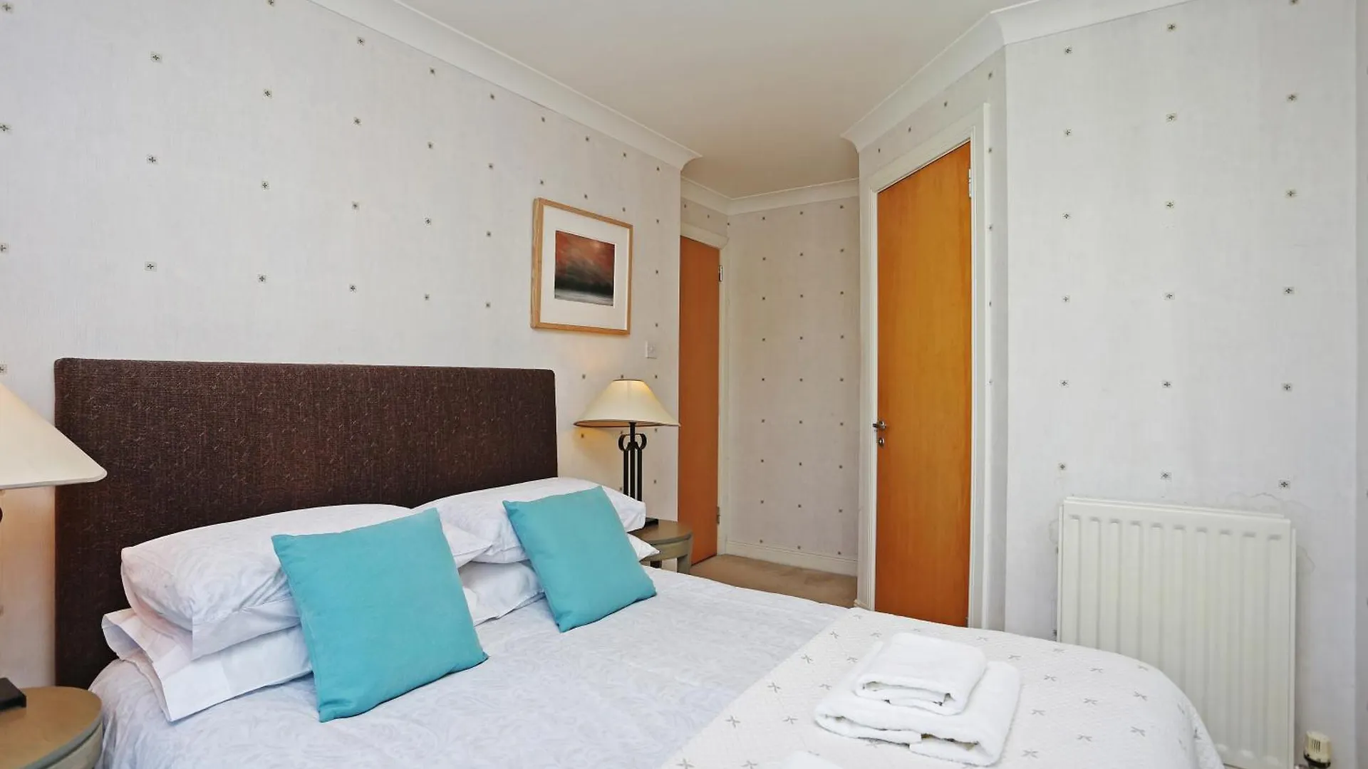 Edinburgh Central 2-Bedroom Apartment With Free Parking And Stunning Views