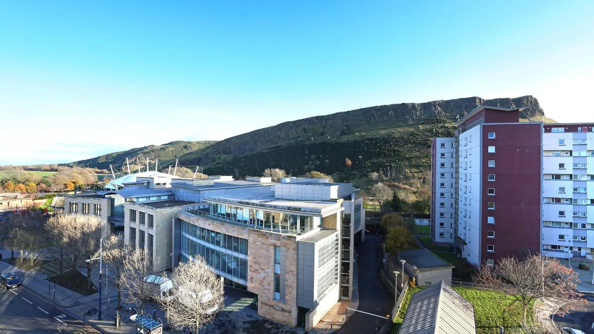 Edinburgh Central 2-Bedroom Apartment With Free Parking And Stunning Views