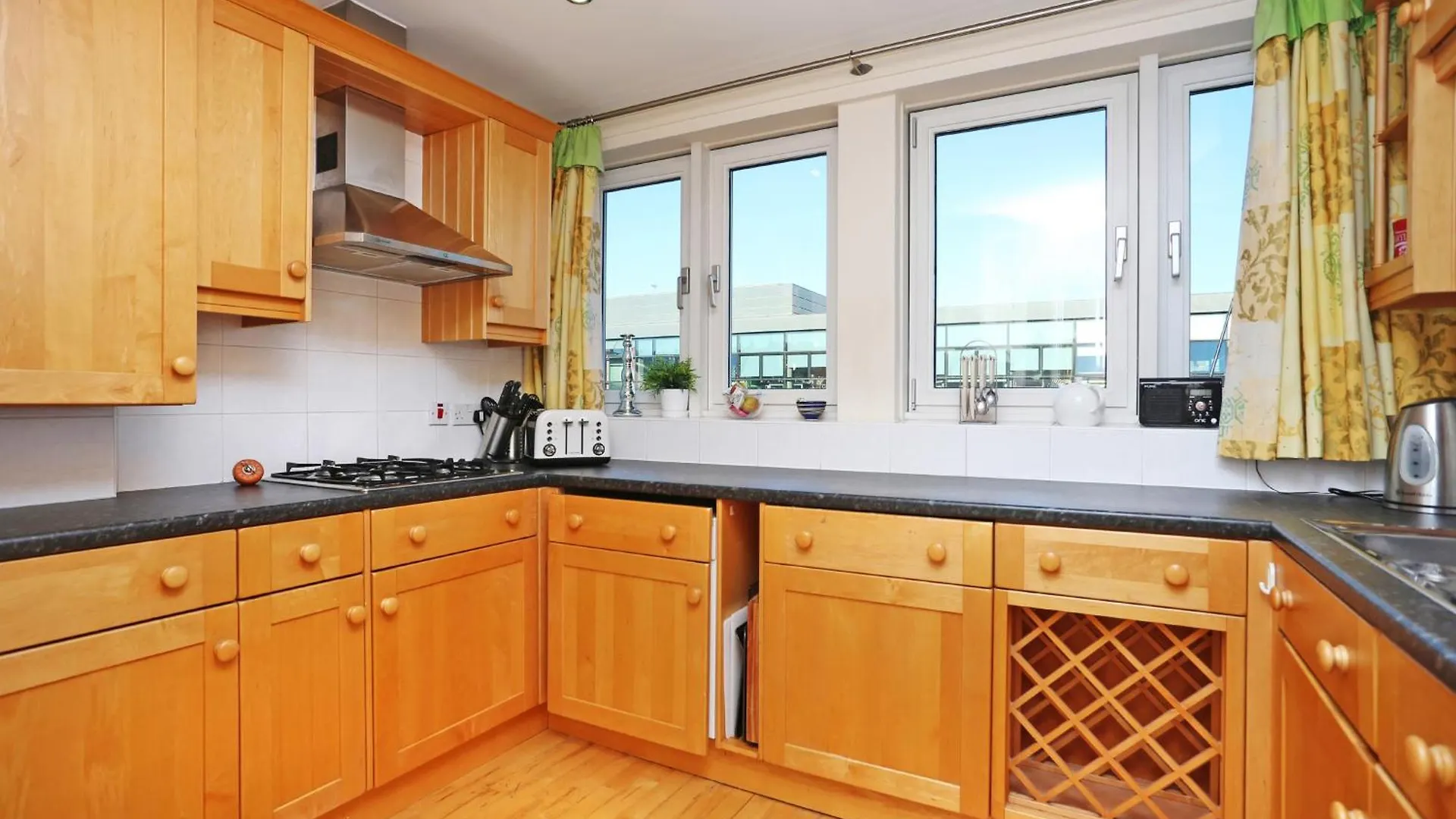 Edinburgh Central 2-Bedroom Apartment With Free Parking And Stunning Views
