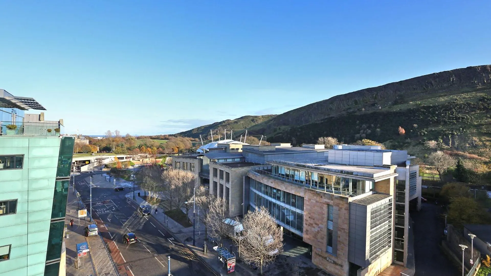 Edinburgh Central 2-Bedroom Apartment With Free Parking And Stunning Views