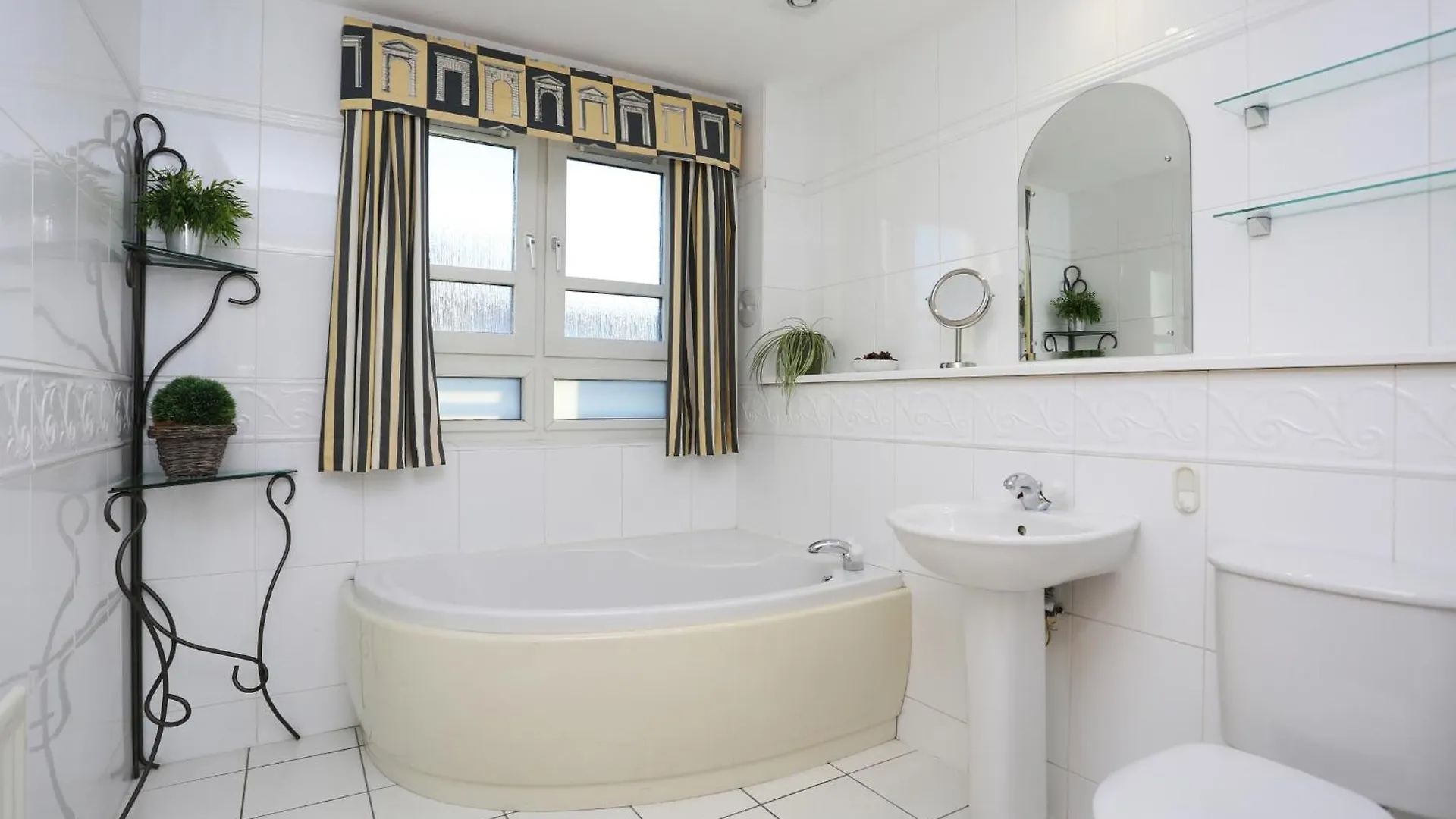 Edinburgh Central 2-Bedroom Apartment With Free Parking And Stunning Views Royaume-Uni